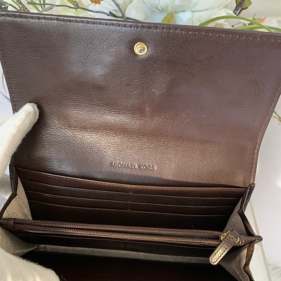 Michael Kors Leather Snakeskin Fulton Wallet - Picture 5 of 5